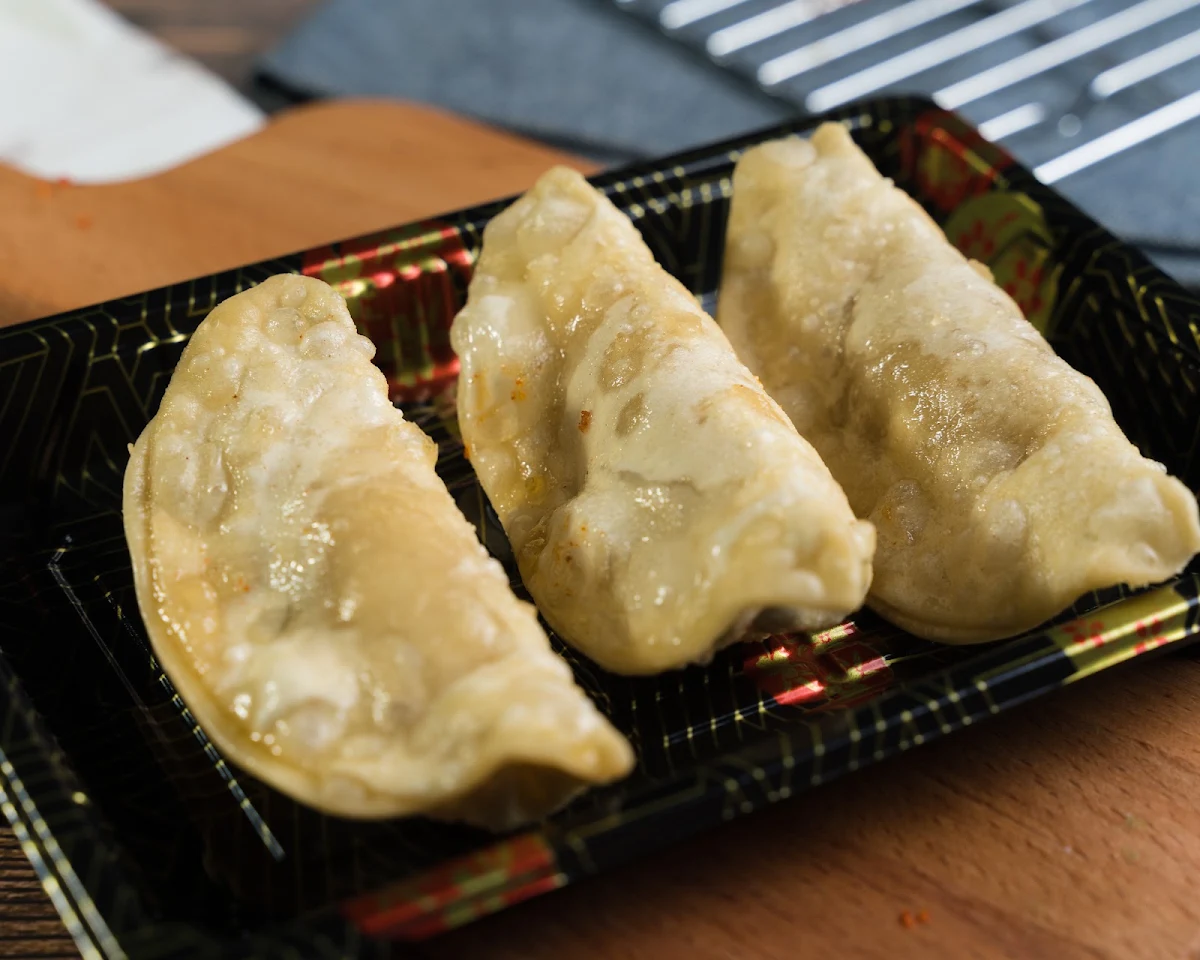 fried pork dumplings 3pcs 手工猪肉馅大煎饺